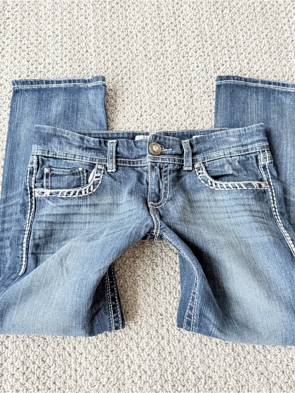Daytrip Women's Light Blue Capri Low rise Jeans with Contrast Stitching